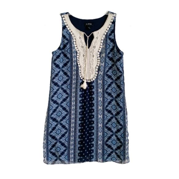 A. Byer Dress Blue Print Lace Front Tassel Tie Sleeveless Mini Dress Size Medium - Picture 12 of 13